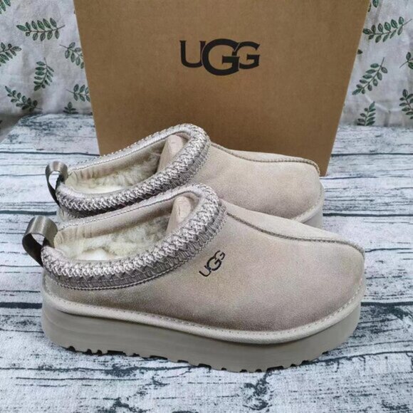 UGG Cream Platform Shoes - Picture 5 of 7